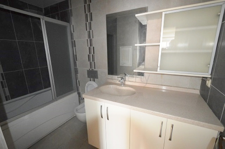 دوبلكس باطلالة بانورامية على البحر في أنطاليا