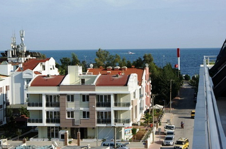 دوبلكس باطلالة بانورامية على البحر في أنطاليا