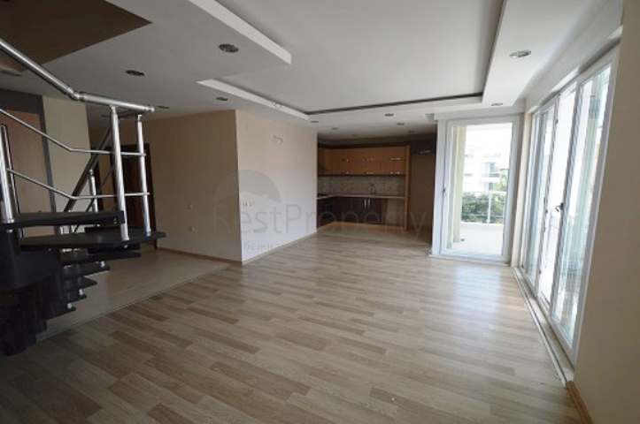 دوبلكس باطلالة بانورامية على البحر في أنطاليا