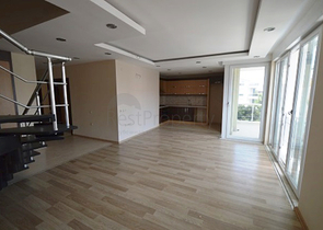 دوبلكس باطلالة بانورامية على البحر في أنطاليا