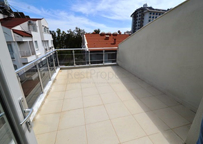 دوبلكس باطلالة بانورامية على البحر في أنطاليا