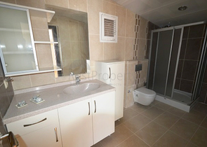 دوبلكس باطلالة بانورامية على البحر في أنطاليا