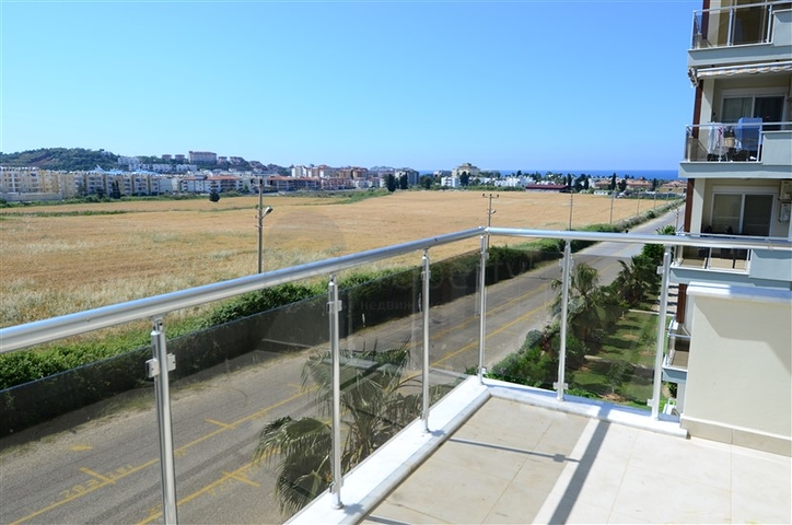 شقة ثلاث غرف و صالة في مجمع راقي في افسلار الانيا