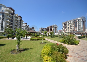 شقة ثلاث غرف و صالة في مجمع راقي في افسلار الانيا