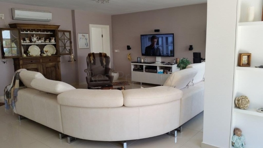 فيلا بموقع مميز في ألانيا /أوبا