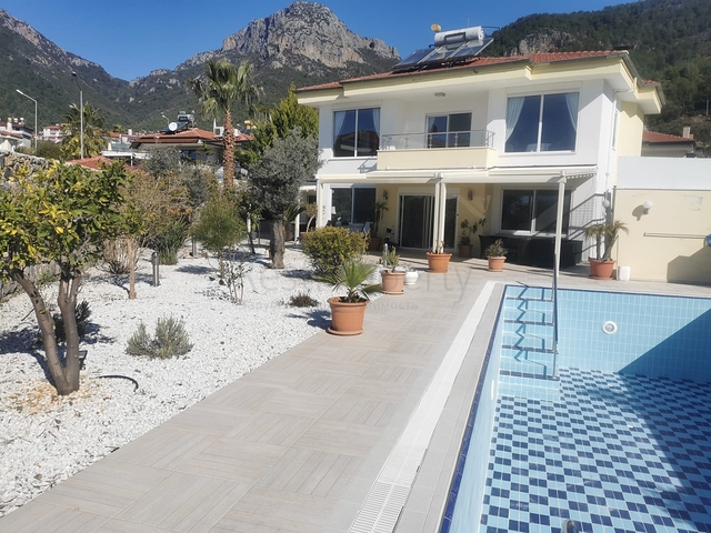 فيلا بموقع مميز في ألانيا /أوبا