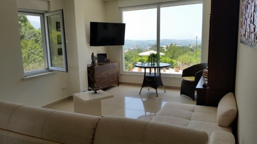 فيلا بموقع مميز في ألانيا /أوبا