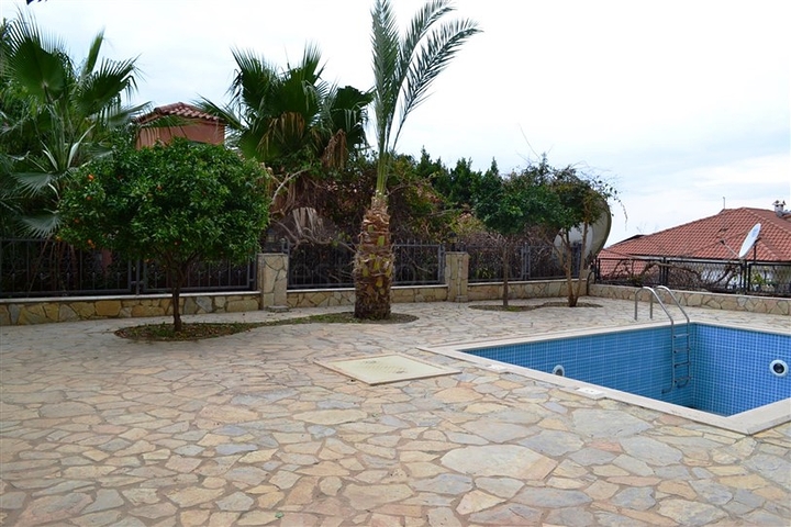 فيلا واسعة بسعر منخفض في قلب ألانيا