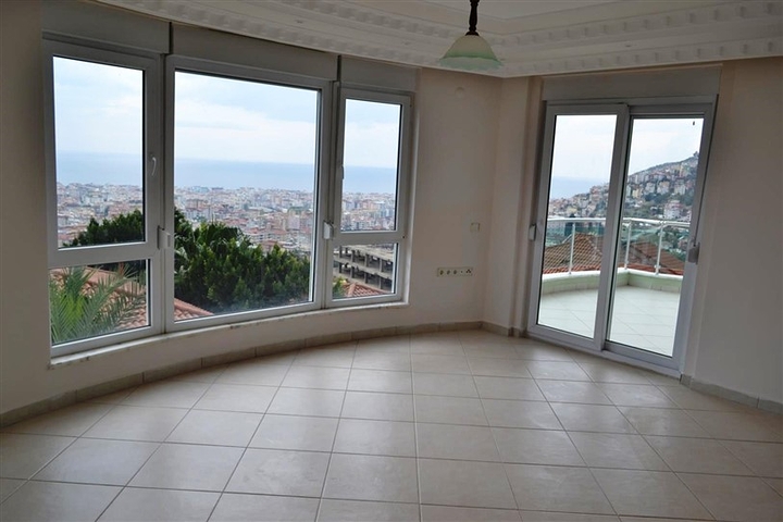 فيلا واسعة بسعر منخفض في قلب ألانيا