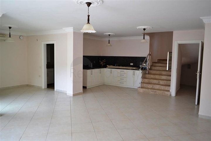 فيلا واسعة بسعر منخفض في قلب ألانيا