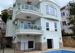 فيلا واسعة بسعر منخفض في قلب ألانيا