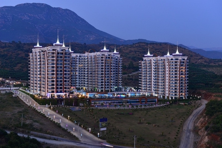 شقق ودوبلكس - ضمن مجمع عائلي فاخر - في مهموتلار / الانيا 