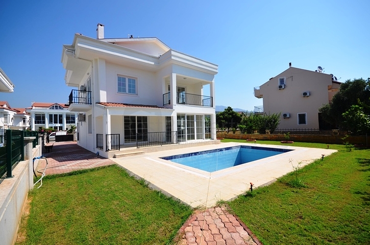 فيلا بتخطيط 6+1 بسعر مغري في منطقة فتحية