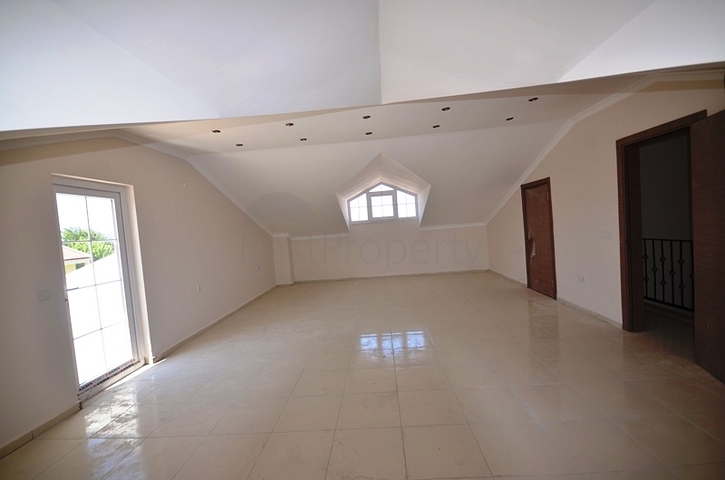 فيلا بتخطيط 6+1 بسعر مغري في منطقة فتحية