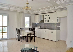 شقة مفروشة بتخطيط 2+1 في منطقة محمودلار – ألانيا