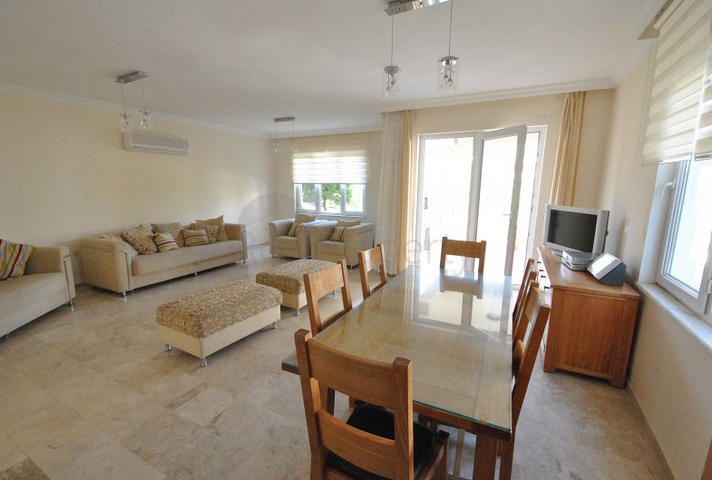 فيلا مفروشة بتخطيط 3+1 في منطقة كيمير – أنطاليا