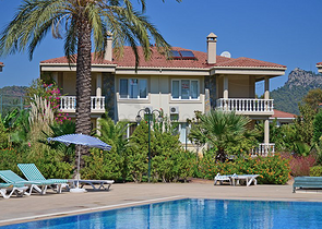 فيلا مفروشة بتخطيط 3+1 في منطقة كيمير – أنطاليا