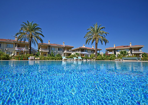 فيلا مفروشة بتخطيط 3+1 في منطقة كيمير – أنطاليا