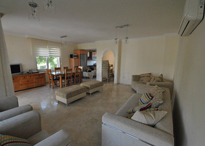 فيلا مفروشة بتخطيط 3+1 في منطقة كيمير – أنطاليا