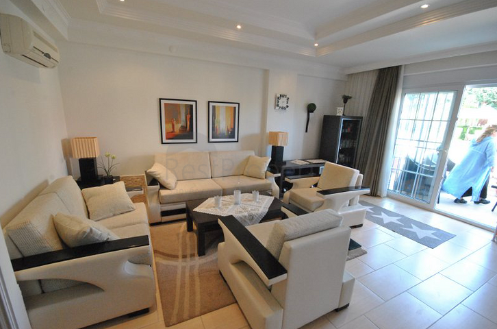 فيلا بتخطيط 3+1 على بعد 900 متر عن شاطئ البحر في منطقة كيمير – أنطاليا