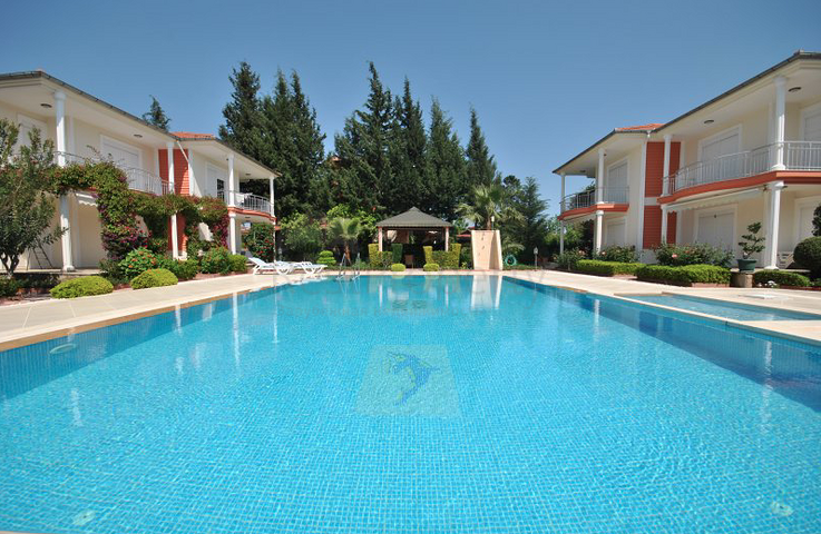 فيلا بتخطيط 3+1 على بعد 900 متر عن شاطئ البحر في منطقة كيمير – أنطاليا