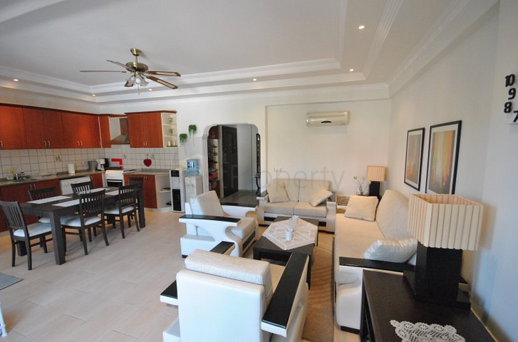 فيلا بتخطيط 3+1 على بعد 900 متر عن شاطئ البحر في منطقة كيمير – أنطاليا