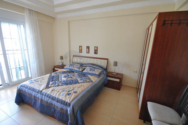 فيلا بتخطيط 3+1 على بعد 900 متر عن شاطئ البحر في منطقة كيمير – أنطاليا