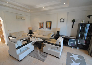 فيلا بتخطيط 3+1 على بعد 900 متر عن شاطئ البحر في منطقة كيمير – أنطاليا