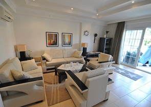 فيلا بتخطيط 3+1 على بعد 900 متر عن شاطئ البحر في منطقة كيمير – أنطاليا