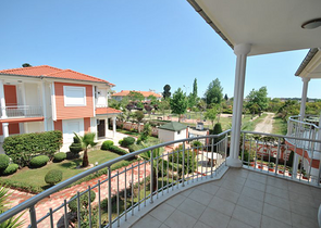 فيلا بتخطيط 3+1 على بعد 900 متر عن شاطئ البحر في منطقة كيمير – أنطاليا