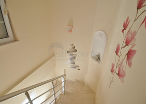 فيلا بتخطيط 3+1 على بعد 900 متر عن شاطئ البحر في منطقة كيمير – أنطاليا