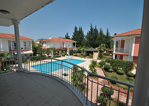 فيلا بتخطيط 3+1 على بعد 900 متر عن شاطئ البحر في منطقة كيمير – أنطاليا