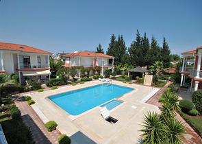 فيلا بتخطيط 3+1 على بعد 900 متر عن شاطئ البحر في منطقة كيمير – أنطاليا