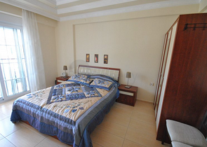 فيلا بتخطيط 3+1 على بعد 900 متر عن شاطئ البحر في منطقة كيمير – أنطاليا