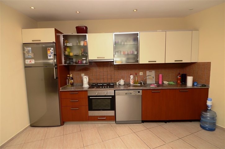 شقة واسعة على مسافة قريبة من البحر في منطقة توسمور – ألانيا