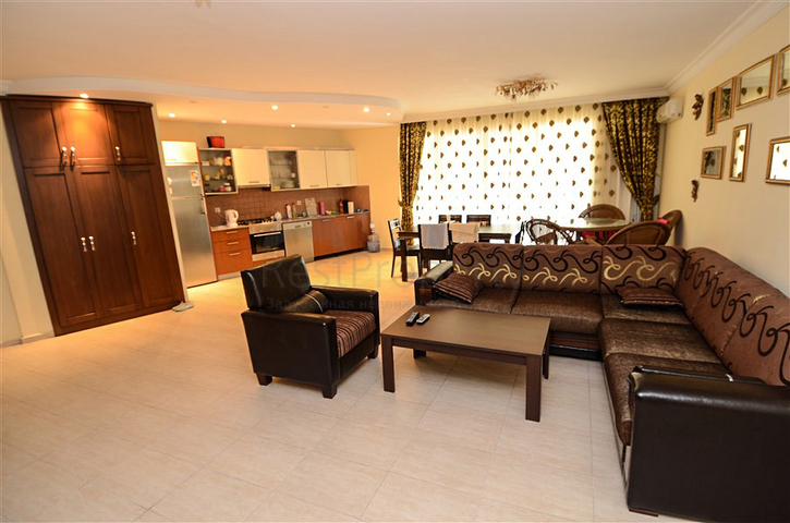 شقة واسعة على مسافة قريبة من البحر في منطقة توسمور – ألانيا