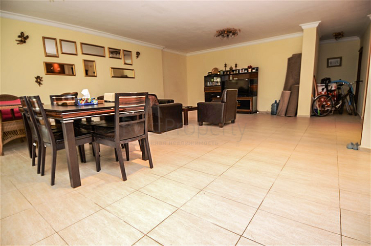 شقة واسعة على مسافة قريبة من البحر في منطقة توسمور – ألانيا