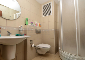 شقة واسعة على مسافة قريبة من البحر في منطقة توسمور – ألانيا