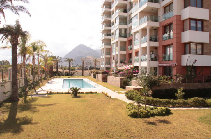 شقة مفروشة فاخرة بإطلالة بحرية وجبلية ساحرة في مدينة انطاليا