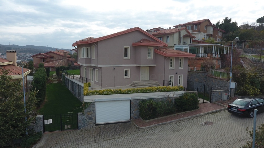                         فيلا فخمة مستقلة في سارير