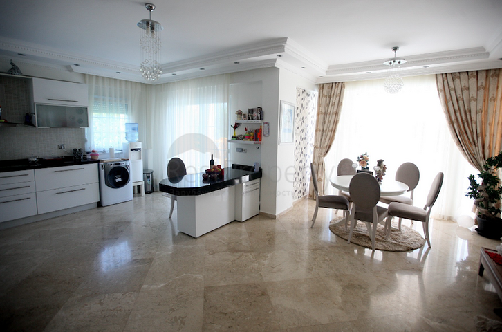 فيلا مفروشة بتخطيط 4+1 في منطقة بيليك