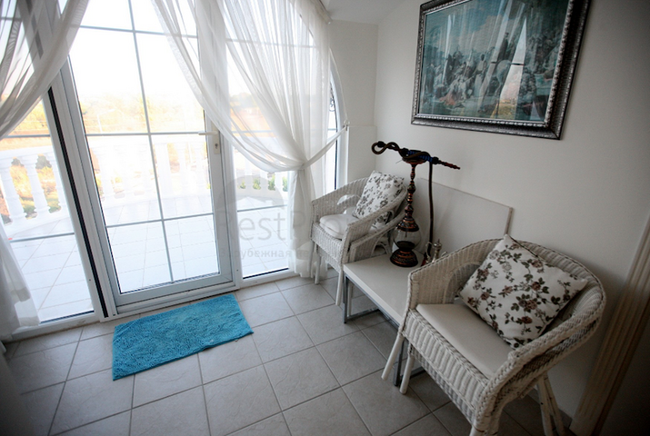 فيلا مفروشة بتخطيط 4+1 في منطقة بيليك