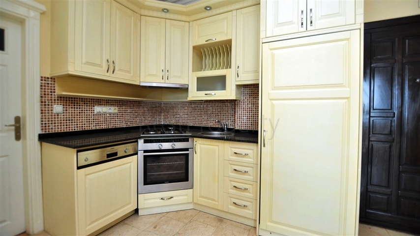 فيلا مفروشة بإطلالات خلابة وساحرة في منطقة كارجي جاك – ألانيا