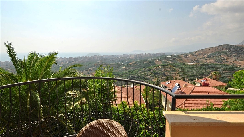 فيلا مفروشة بإطلالات خلابة وساحرة في منطقة كارجي جاك – ألانيا