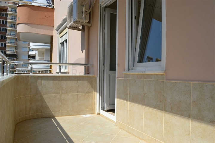 شقة واسعة ومشرقة في منطقة محمودلار – ألانيا