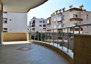 شقة واسعة ومشرقة في منطقة محمودلار – ألانيا