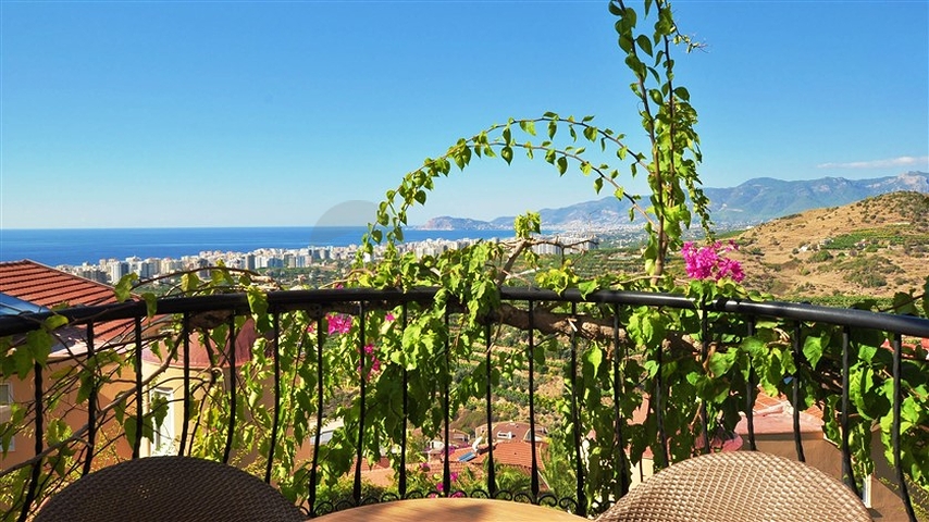 فيلا مفروشة بإطلالات ساحرة على البحر في منطقة كارجي جاك – ألانيا