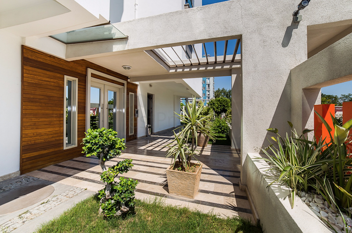 شقة بنتهاوس مفروشة فاخرة في منطقة لارا – أنطاليا