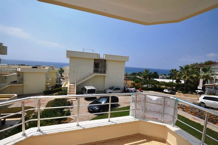 بنتهاوس بإطلالة بحرية مميزة في منطقة ديمرتاش – ألانيا