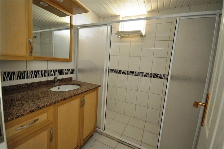 بنتهاوس بإطلالة بحرية مميزة في منطقة ديمرتاش – ألانيا